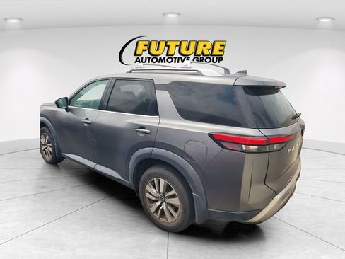 Certified 2022 Nissan Pathfinder SL FWD image 4