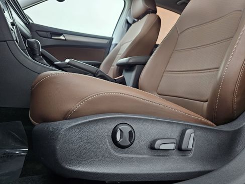 Used 2021 Volkswagen Passat 2.0T SE image 11