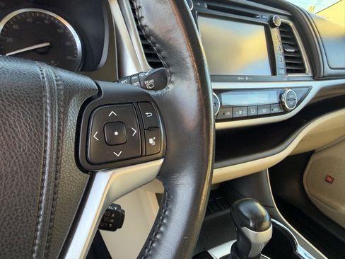 Used 2015 Toyota Highlander Limited image 22
