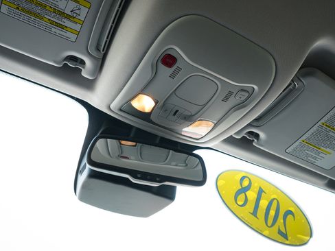 Used 2018 Jeep Renegade Limited w/ UConnect 8.4 Nav Group AWD/4WD image 27