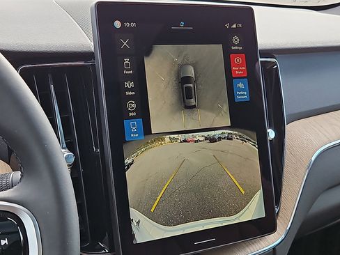 New 2026 Volvo XC60 B5 Plus w/ Protection Package Premier image 17