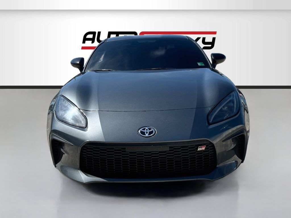 Used 2026 Toyota GR86 Premium w/ ALL Weather Mat Package (TMS) RWD image 2