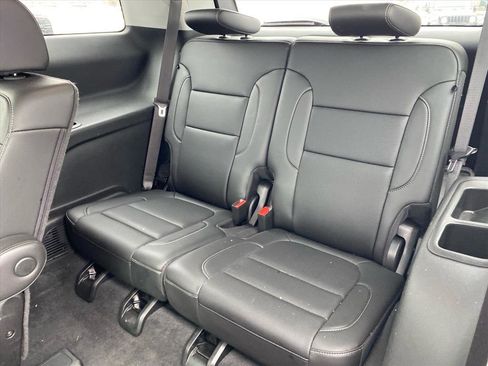 Used 2023 GMC Acadia SLT w/ Preferred Package image 25