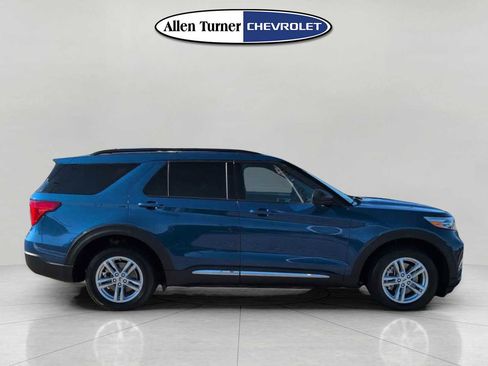 Used 2022 Ford Explorer XLT image 3