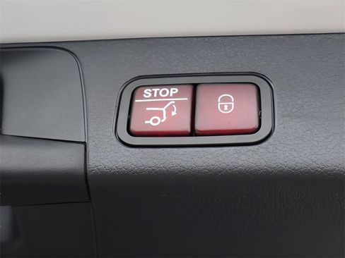 New 2025 Mercedes-Benz GLB 250 4MATIC image 18