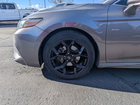 Used 2018 Toyota Camry XSE image 13