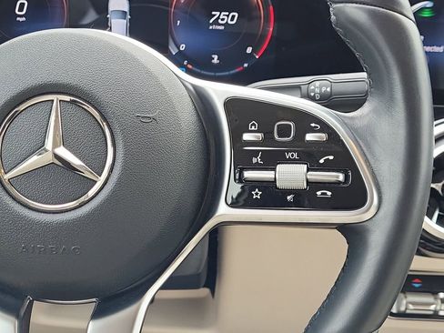 Certified 2022 Mercedes-Benz GLA 250 4MATIC image 26
