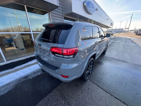 Used 2022 Jeep Grand Cherokee Laredo X image 5