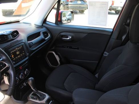Used 2015 Jeep Renegade Latitude FWD image 50