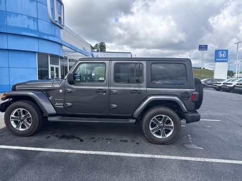 Used 2019 Jeep Wrangler Unlimited Sahara AWD/4WD image 6