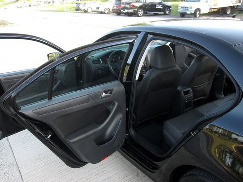 Used 2012 Volkswagen Jetta SE FWD image 25