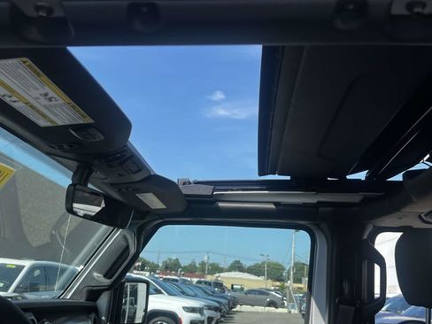 Used 2023 Jeep Wrangler Unlimited w/ Sun & Screen Package AWD/4WD image 17