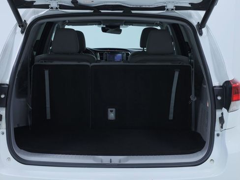 Used 2017 Toyota Highlander XLE image 11