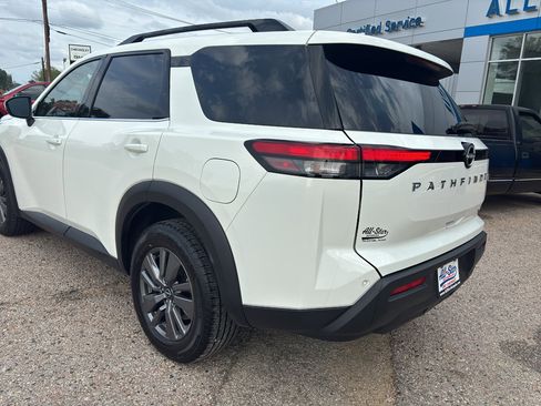 Used 2024 Nissan Pathfinder SV image 13
