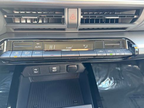 Certified 2025 Toyota Prius LE image 36