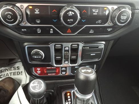 Used 2024 Jeep Wrangler Unlimited Rubicon image 16