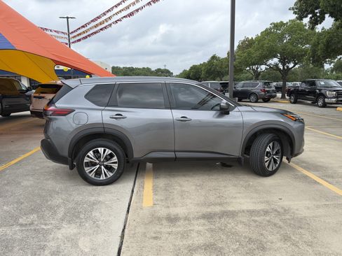 Used 2023 Nissan Rogue SV FWD image 4