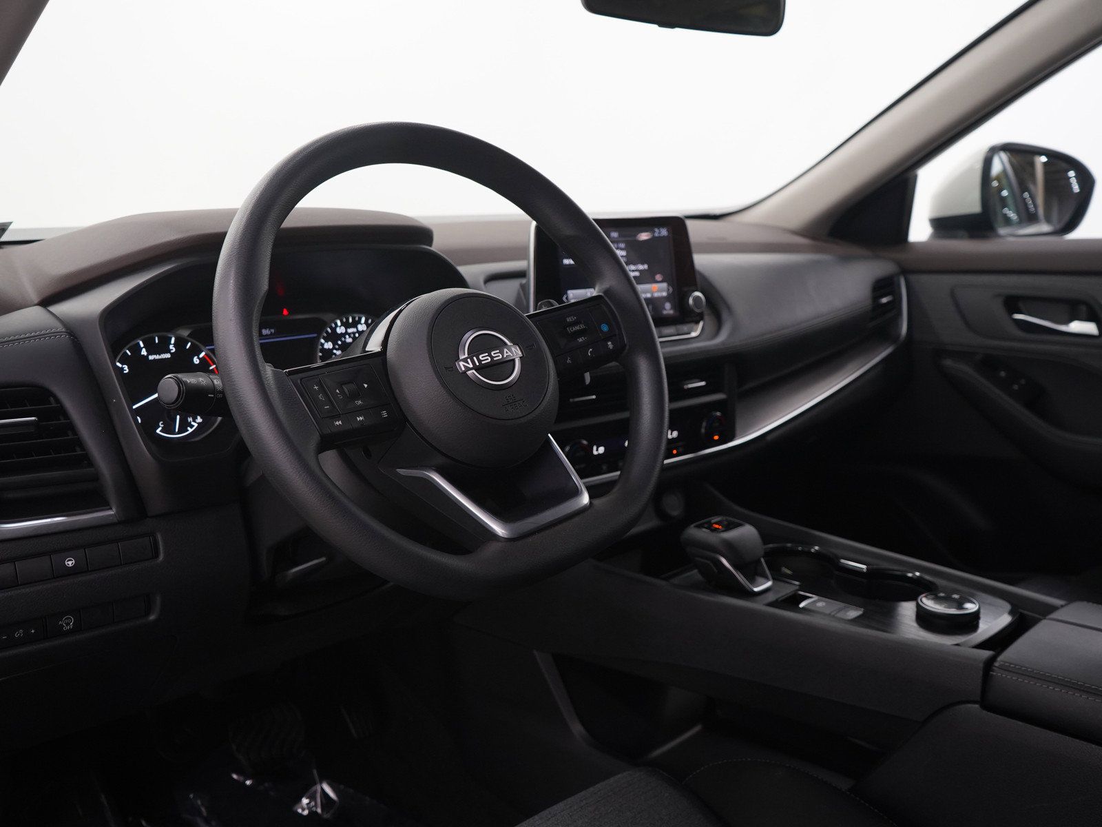 Used 2023 Nissan Rogue SV AWD/4WD image 26