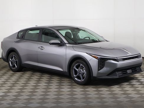 Used 2025 Kia K4 LXS image 46