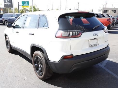 Used 2019 Jeep Cherokee Sport FWD image 4