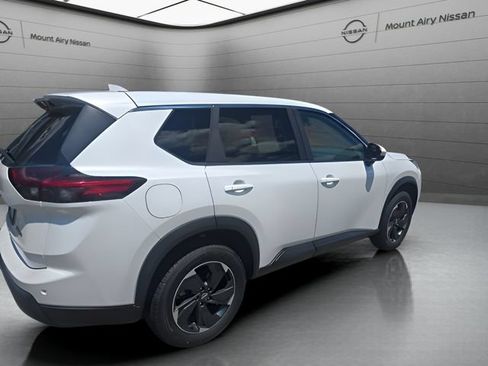 Certified 2024 Nissan Rogue SV AWD/4WD image 4