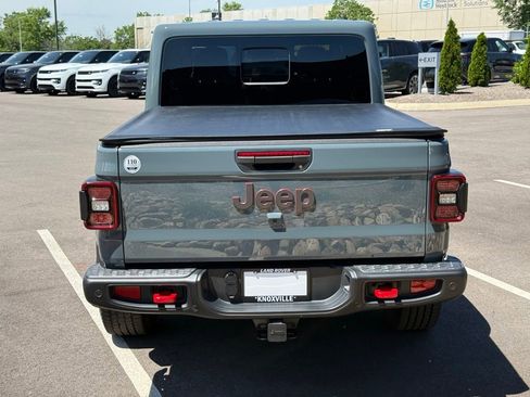 Used 2025 Jeep Gladiator Rubicon AWD/4WD image 9