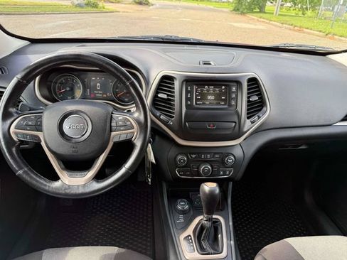 Used 2016 Jeep Cherokee Sport w/ Cold Weather Group AWD/4WD image 14