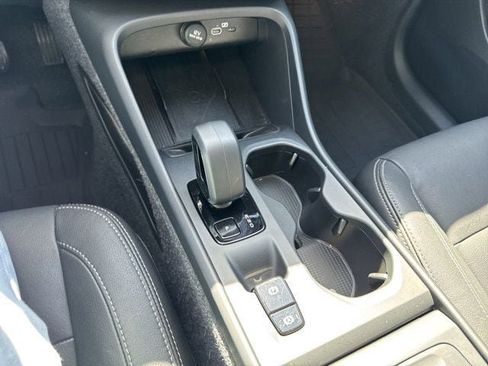Certified 2025 Volvo XC40 B5 Core w/ Protection Package Premier AWD/4WD image 25