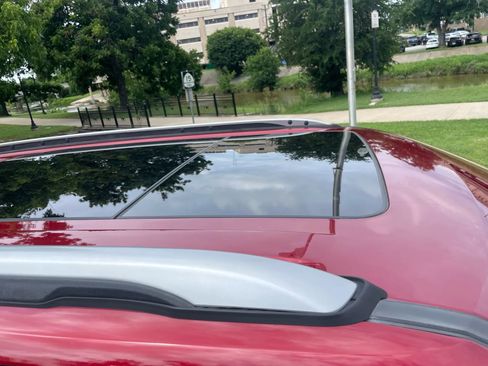 Used 2019 Ford Explorer XLT w/ Equipment Group 201A image 3