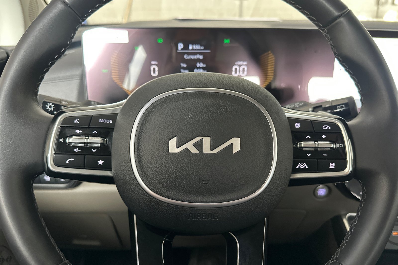 Used 2026 Kia Carnival LXS FWD image 27
