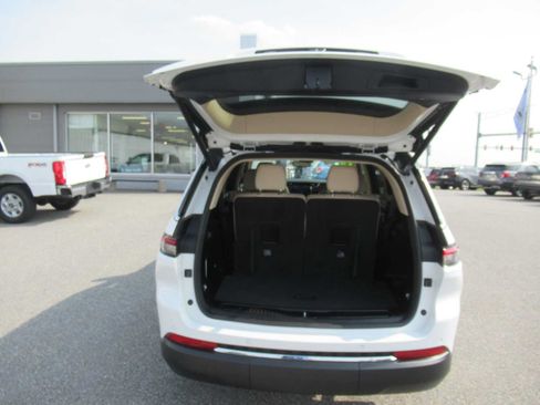 Used 2022 Jeep Grand Cherokee L Limited AWD/4WD image 21