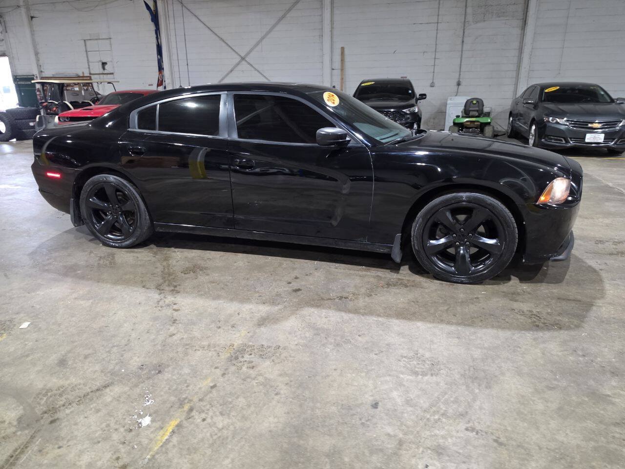 Used 2014 Dodge Charger SXT w/ Blacktop Package RWD image 16