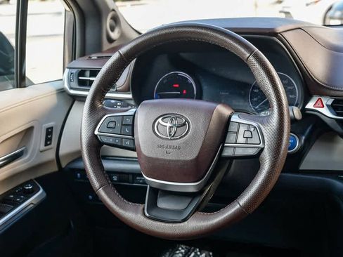 Used 2021 Toyota Sienna Platinum image 13