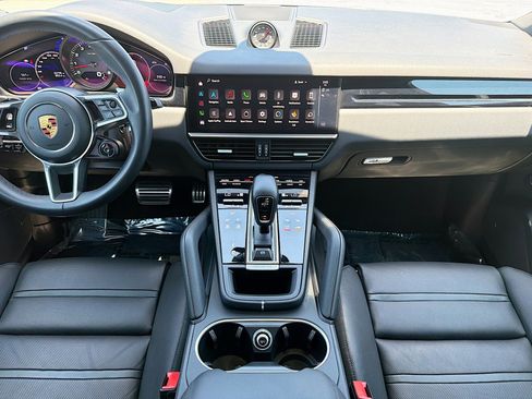 Used 2022 Porsche Cayenne S AWD/4WD image 19