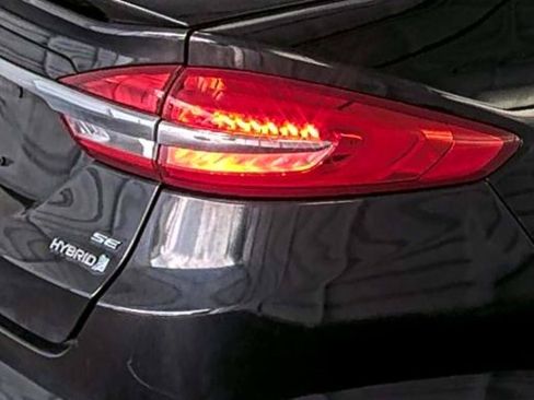 Used 2017 Ford Fusion SE w/ Equipment Group 601A FWD image 6