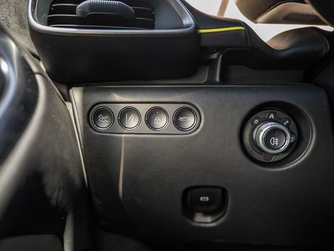 Used 2023 McLaren Artura image 16