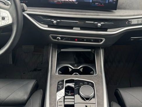 Used 2023 BMW X7 xDrive40i w/ Premium Package image 17
