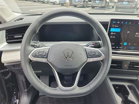 New 2025 Volkswagen Tiguan SE image 15