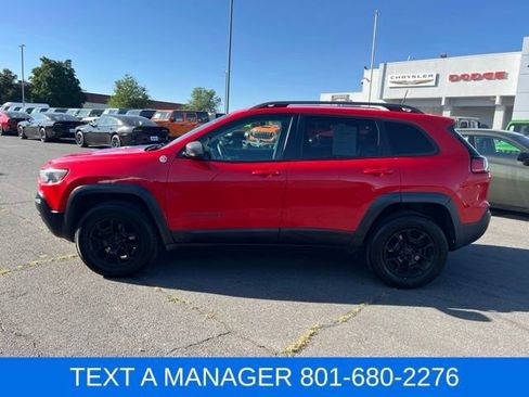 Used 2019 Jeep Cherokee Trailhawk AWD/4WD image 2