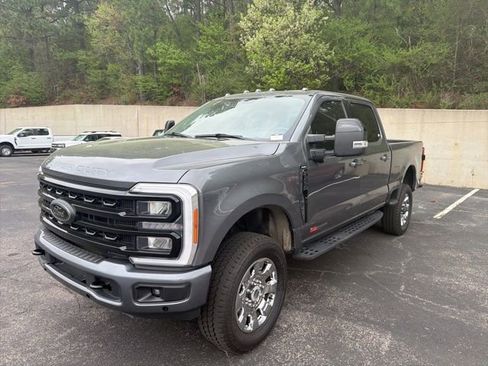 Used 2023 Ford F250 Lariat w/ Black Appearance Package image 3