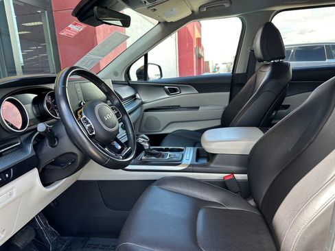 Used 2022 Kia Carnival LX FWD image 15