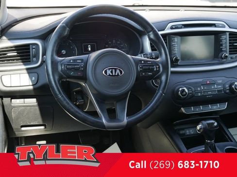 Used 2017 Kia Sorento FWD w/ LX Convenience Package image 41