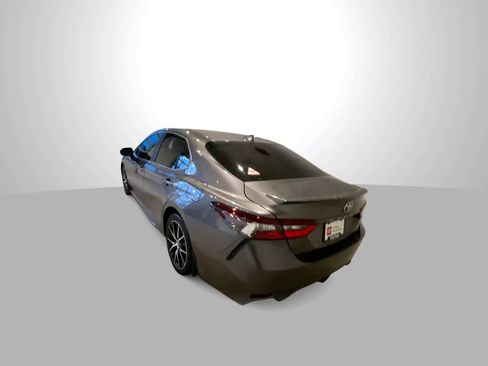 Certified 2022 Toyota Camry SE image 6