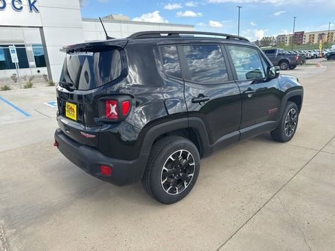 Used 2023 Jeep Renegade Trailhawk AWD/4WD image 3