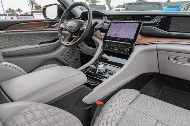 Used 2022 Jeep Grand Cherokee Summit w/ Adv Protech Group IV AWD/4WD image 47