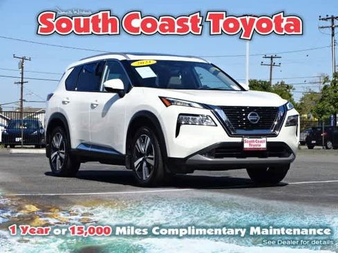 Used 2021 Nissan Rogue SL image 1