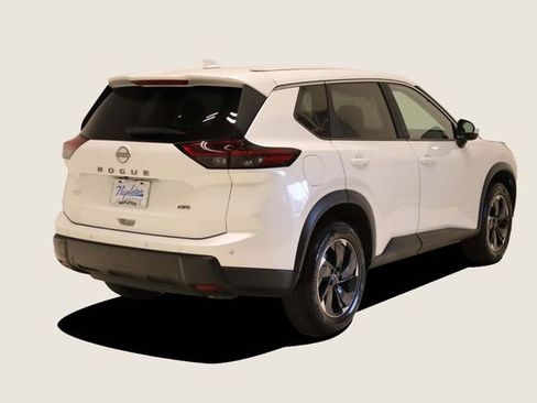 Used 2025 Nissan Rogue SV AWD/4WD image 6