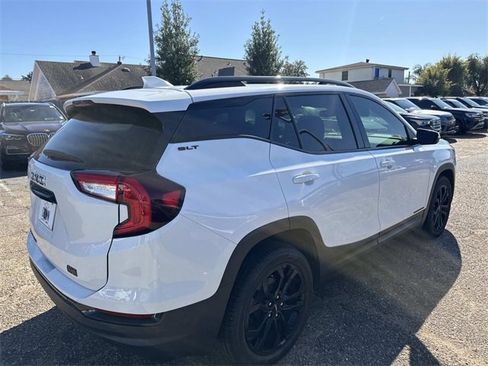 Used 2022 GMC Terrain SLT w/ Elevation Edition image 6