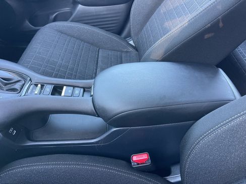 Certified 2025 Honda HR-V LX image 17