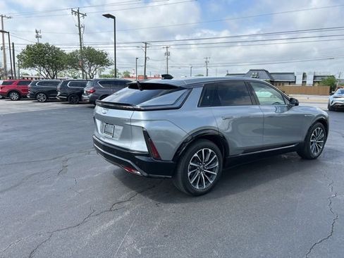 Used 2024 Cadillac Lyriq Sport image 6
